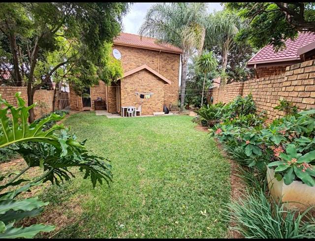 5 BEDROOM HOUSE FOR SALE IN AMBERFIELD GLEN